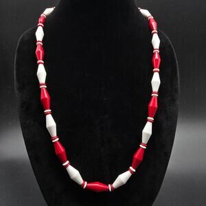 Avon Classic Lines Red White Beaded Necklace Barrel Plastic Vintage 1989